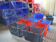 Пластичное хранение корзины для товаров супермаркета и магазина ручки розничное